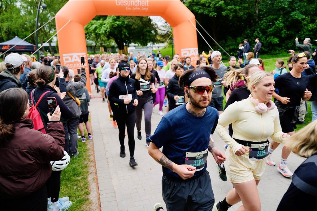 Bei Dortmunder Frühlingslauf im Revierpark Wischlingen waren am Sonntag viele Laufbegeisterte unterwegs.