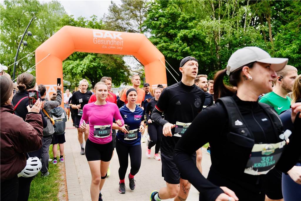 Bei Dortmunder Frühlingslauf im Revierpark Wischlingen waren am Sonntag viele Laufbegeisterte unterwegs.