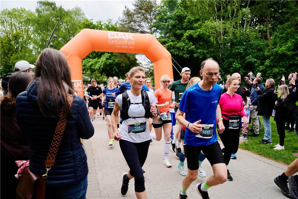 Bei Dortmunder Frühlingslauf im Revierpark Wischlingen waren am Sonntag viele Laufbegeisterte unterwegs.