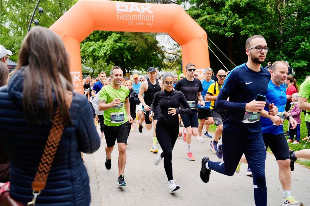 Bei Dortmunder Frühlingslauf im Revierpark Wischlingen waren am Sonntag viele Laufbegeisterte unterwegs.