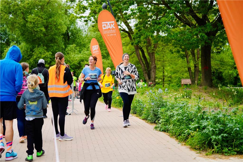 Bei Dortmunder Frühlingslauf im Revierpark Wischlingen waren am Sonntag viele Laufbegeisterte unterwegs.