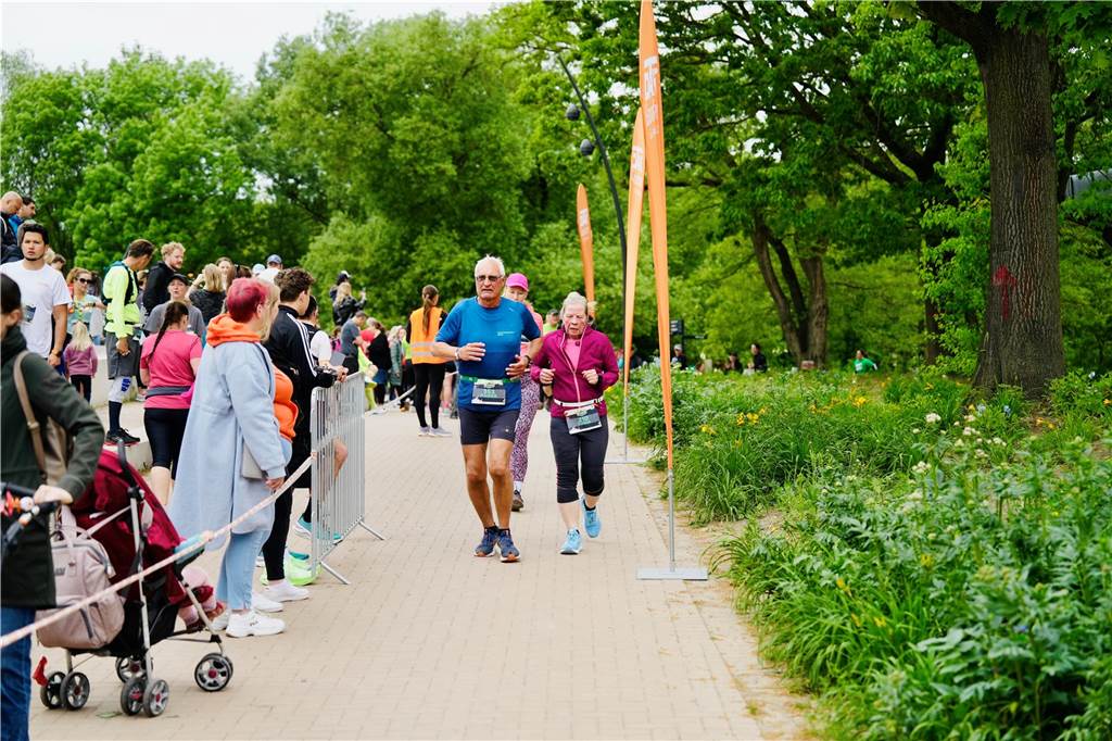 Bei Dortmunder Frühlingslauf im Revierpark Wischlingen waren am Sonntag viele Laufbegeisterte unterwegs.