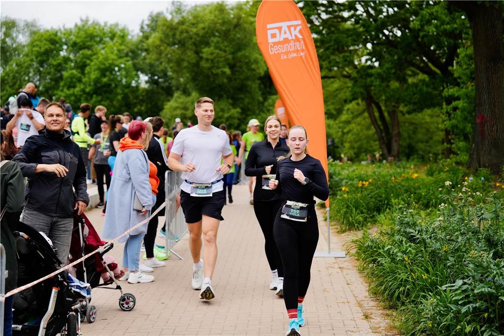Bei Dortmunder Frühlingslauf im Revierpark Wischlingen waren am Sonntag viele Laufbegeisterte unterwegs.