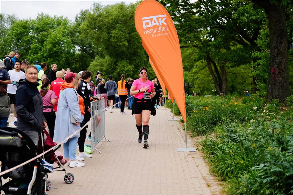 Bei Dortmunder Frühlingslauf im Revierpark Wischlingen waren am Sonntag viele Laufbegeisterte unterwegs.