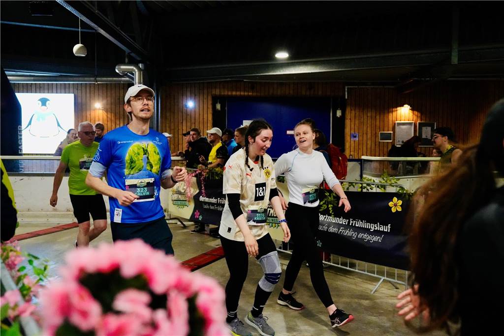 Bei Dortmunder Frühlingslauf im Revierpark Wischlingen waren am Sonntag viele Laufbegeisterte unterwegs.