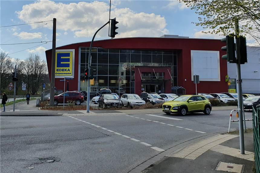 Edeka Gronemann denkt über weitere Maßnahmen in Corona-Krise nach Bei Edeka Gronemann an der Dortmunder Straße 32 in Castrop-Rauxel, soll es angeblich zu einer handgreiflichen Auseinandersetzung zweier Kunden wegen Toilettenpapier gekommen sein.
