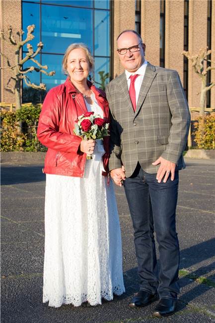 Bettina Borsig und Andreas Brambor heirateten am 11.11. Bei einem Besuch im Rathause erfuhren Bettina Borsig und Andreas Brambor davon, dass am 11.11.22 noch ein Hochzeitstermin frei war.