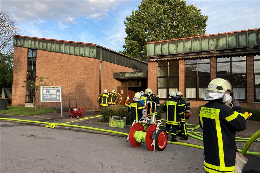 Nach Brand an der Erlöserkirche: Der Sachschaden ist immens Bei einem Brand an der Erlöserkirche in Henrichenburg musste die Feuerwehr am Montagnachmittag vor Ort löschen.