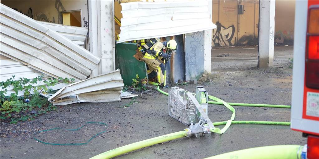 Stadt zum Brand an der Herner Straße: Fuhrparkgelände war gesichert Bei einem Brand in einer der leeren Garagen des ehemaligen städtischen Fuhrparks musste die Feuerwehr eingreifen.