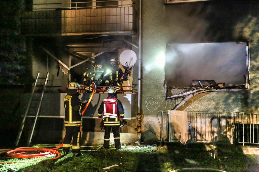 Explosion in Wohnhaus: 36-Jähriger rettete schwer verletzte Nachbarin Bei einem Brand in Wickede sind am Dienstagabend, 18.20 Uhr, mehrere Personen verletzt worden.
