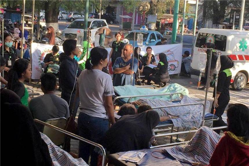 Bei einem Erdbeben der Stärke 6,4 sind auf der indonesischen Insel Lombok mindestens zahlreiche Menschen ums Leben gekommen. Foto: Jon-Paul Kennedy/AAP