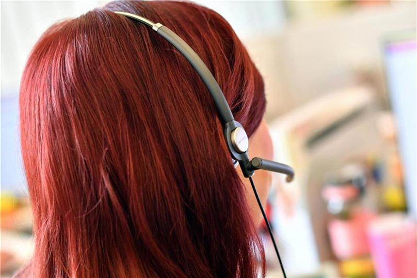 Bei einem Ferienjob, zum Beispiel in einem Callcenter, können Schüler in die Arbeitswelt hineinschnuppern. Foto: Patrick Pleul/Symbolbild