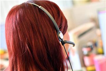 Bei einem Ferienjob, zum Beispiel in einem Callcenter, können Schüler in die Arbeitswelt hineinschnuppern. Foto: Patrick Pleul/Symbolbild