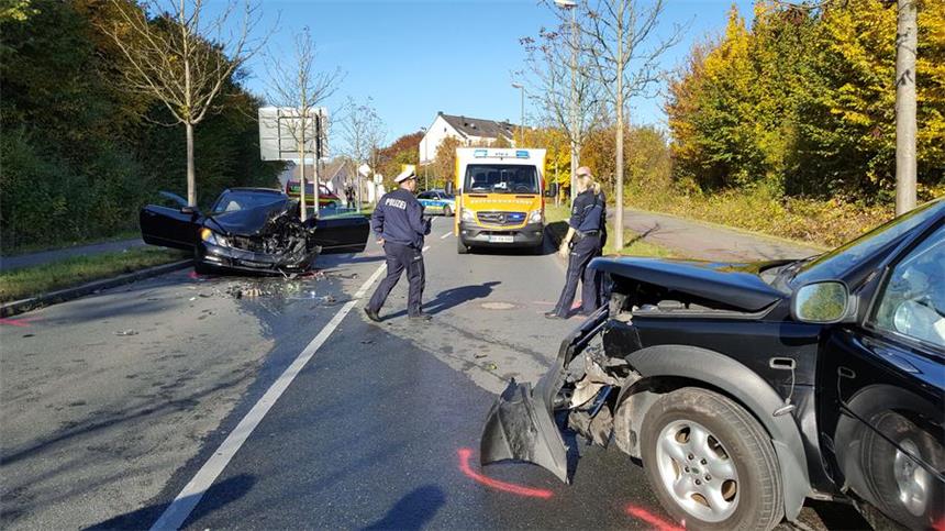 Frontaler Zusammenstoß im Kortental Bei einem Frontal-Zusammenstoß im Kortental sind am Montagmorgen zwei Fahrer verletzt worden.