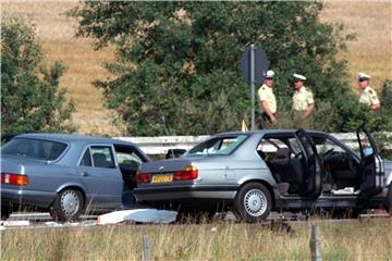 Bei einem Geiseldrama im Jahr 1988 wurde der Fluchtwagen gestoppt. Foto: Franz-Peter Tschauner/Archiv