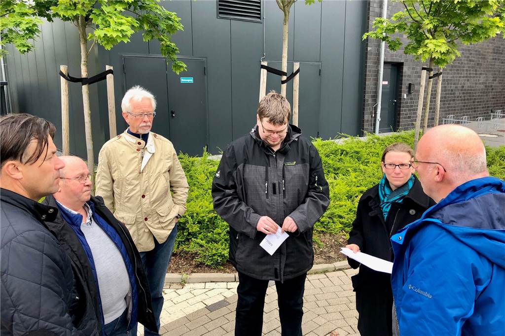 Stadtkrone Ost: Ein Vorzeige-Viertel wird vom Verkehr erdrückt Bei einem Ortstermin hörten sich SPD-Politiker die Probleme der Anwohner an.