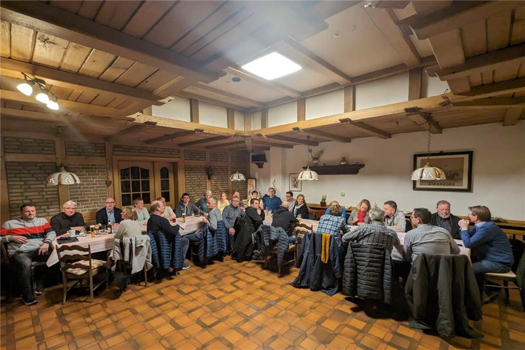 Windradpläne: Anwohner kritisieren mangelnde Information Bei einem Treffen tauschten sich die Anwohner der geplanten Windkraftgebiete zu ihren Erfahrungen aus.