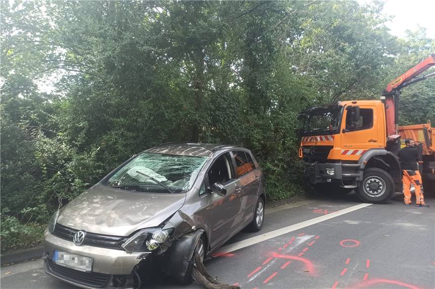 Unfall in Werne: Hansaring in Fahrtrichtung Stockumer Straße gesperrt Bei einem Unfall auf dem Hansaring wurde der Fahrer eines Pkw in Werne verletzt.