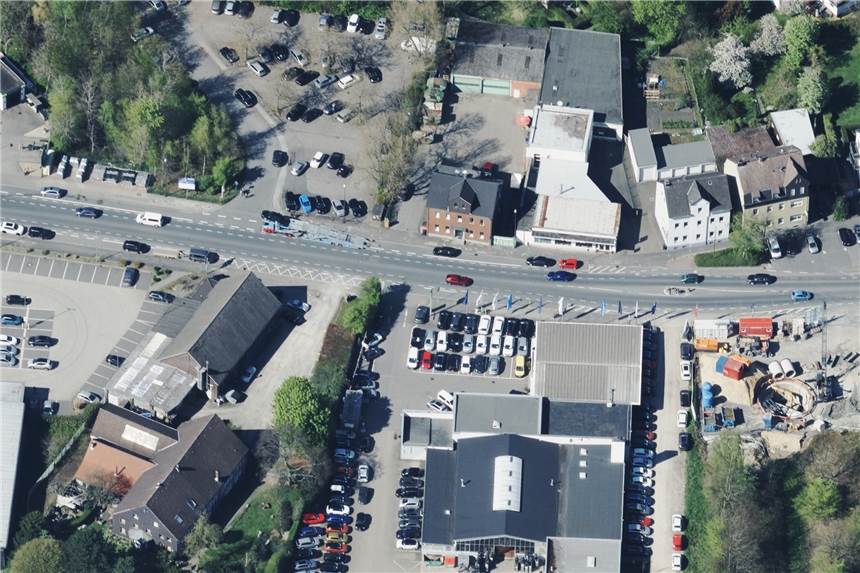 Schwerer Unfall: Mann aus Castrop-Rauxel läuft Frau vor das Auto Bei einem Unfall auf der Herner Straße wurde ein Mann schwer verletzt.