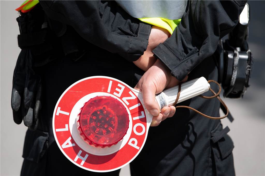 In Heek deckt eine Polizeikontrolle plötzlich einen kuriosen Kriminalfall auf Bei einer Polizeikontrolle in Heek im August 2019 fiel der Betrug des Angeklagten auf (Symbolbild).
