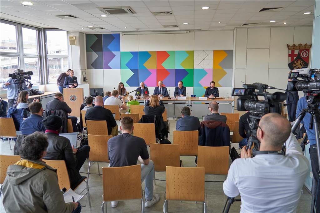 Wenn Kinder Kinder töten: Fassungslosigkeit und Entsetzen nach Tod von Luise F. (12) Bei einer Pressekonferenz im Polizeipraesidium Koblenz (Rheinland-Pfalz) zum Fall des getöteten zwölfjährigen Mädchens aus dem siegerländischen Freudenberg (Nordrhein-Westfalen).