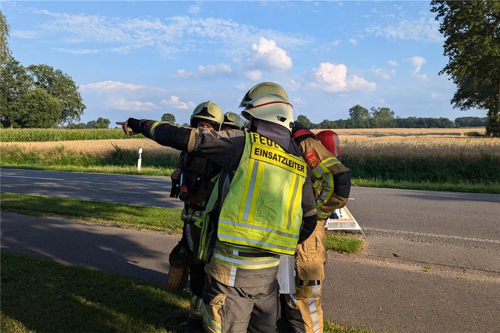 Bei einer Übung an einem Haus an der Buurser Straße galt es für die Feuerwehrleute des Löschzugs Alstätte und der Brandweer Haaksbergen, gut miteinander zu kommunizieren und zu arbeiten. Die Übung verlief erfolgreich.