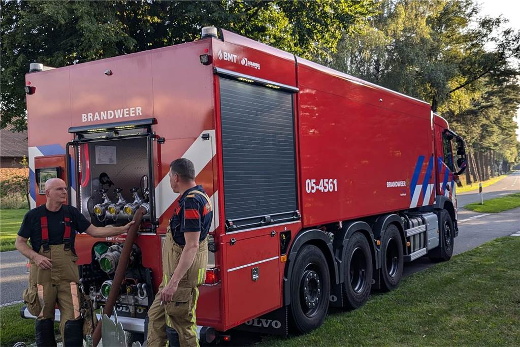 Bei einer Übung an einem Haus an der Buurser Straße galt es für die Feuerwehrleute des Löschzugs Alstätte und der Brandweer Haaksbergen, gut miteinander zu kommunizieren und zu arbeiten. Die Übung verlief erfolgreich.