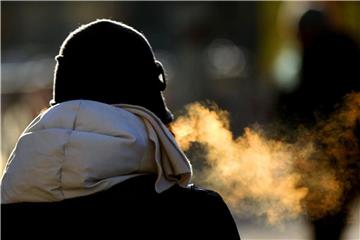 Bei extremen Minusgraden sollten Mütze und Handschuhe nicht fehlen. Denn gerade an Ohren und Fingern kommt es schnell zu Erfrierungen. Foto: Oliver Berg