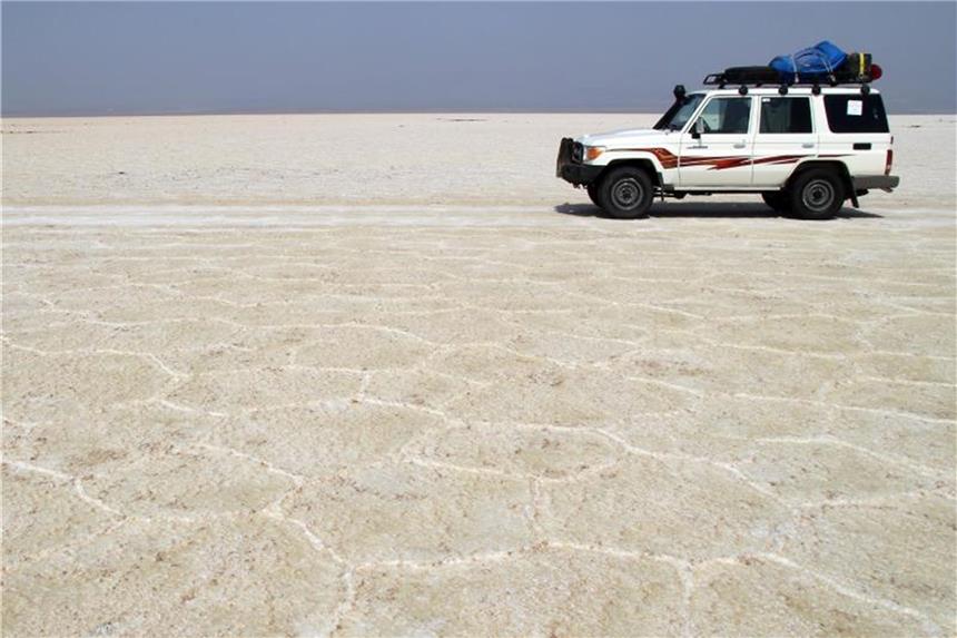 Danakil-Wüste nur mit Sicherheitskräften besuchen Bei Fahrten in die Danakil-Senke in Nord-Afar besteht die Gefahr, von Banditen und Milizen überfallen zu werden. Foto: Jürgen Bätz