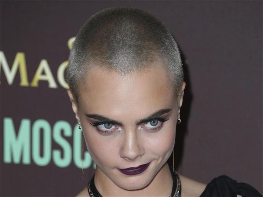 Aqua-Fitness bis Zagreb: Ein Sommertrendlexikon 2017 Bei Frauen ist in diesem Sommer der Kurzhaarschnitt angesagt, wie Model Cara Delevingne zeigt. Foto: Arthur Mola/AP/dpa