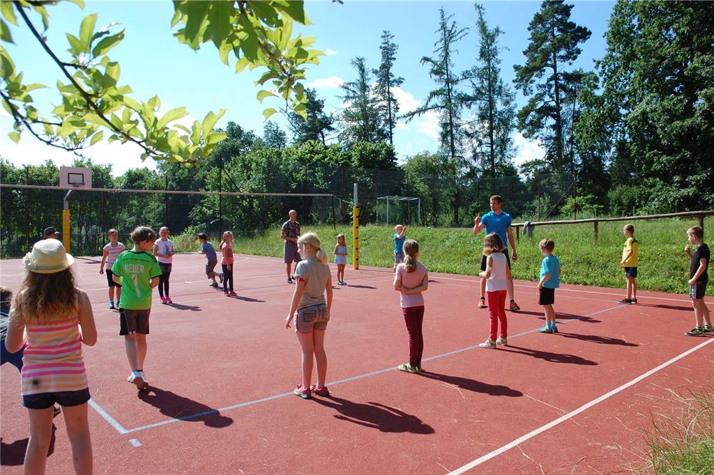 Daniel Schnelting: Erfolgreich als DLV-Sprinter und Diabetes-Vorbild Bei Gelegenheiten wie sportlichen Ferienfreizeiten, aber auch bei Vorträgen informiert Daniel Schnelting über Diabetes Typ 1. Bei den Freizeiten mit Kindern will er die Kinder vor allem zu einem aktiven Leben trotz der Erkrankung motivieren.