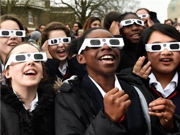 Bei Google war «Sonnenfinsternis» der Suchbegriff des Jahres in Deutschland. Foto: Facundo Arrizabalaga