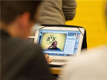 Bei heiklen Vereins-Themen hört man bei Pressekonferenzen oft nur: «Kein Kommentar!» Foto: Friso Gentsch