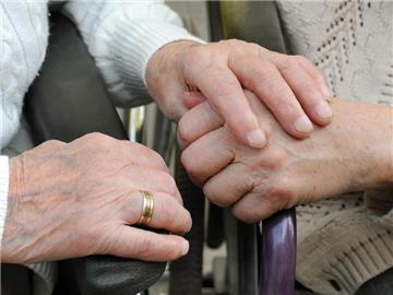Bei Hilfen für die Pflege, ist der Anstieg besonders hoch. Foto: Waltraud Grubitzsch dpa