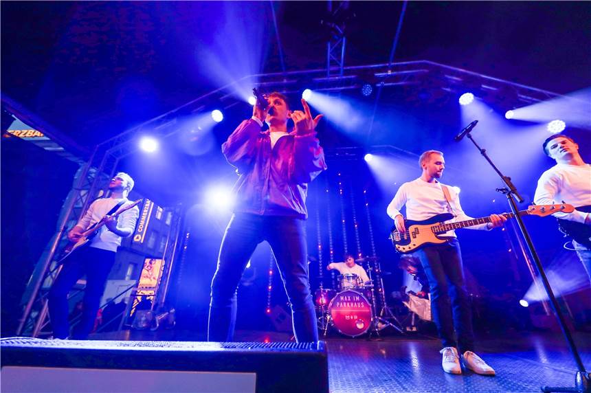 Dortmunder Band „Max im Parkhaus“ ist mit neuer Single auf dem Weg zum Durchbruch Bei ihrem Auftritt am Dortmunder Weihnachtsmarkt konnte sich die Band einem größeren Publikum präsentieren.