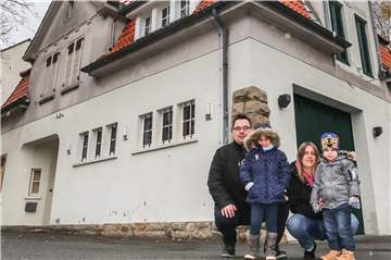 Bei ihren Spaziergängen kommt Familie Szumigala am alten Gerätehaus der Feuerwehr vorbei. Es ist für sie ein Erkennungsmerkmal von Löttringhausen.