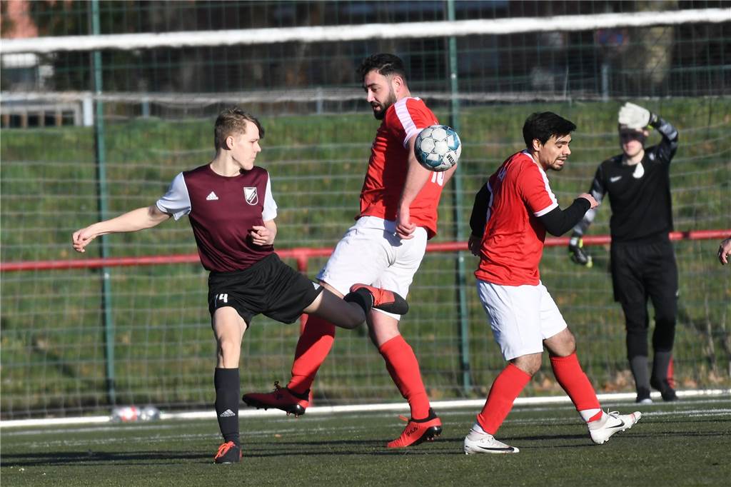 Bei ihrer Premiere musste sich die für Freundschaftsspiele ins Leben gerufene SG Victoria/Sportfreunde IV der Spvg Herten mit 1:5 (0:4) geschlagen geben. Für die SG traf Ibrahim Idriz zum 1:4.