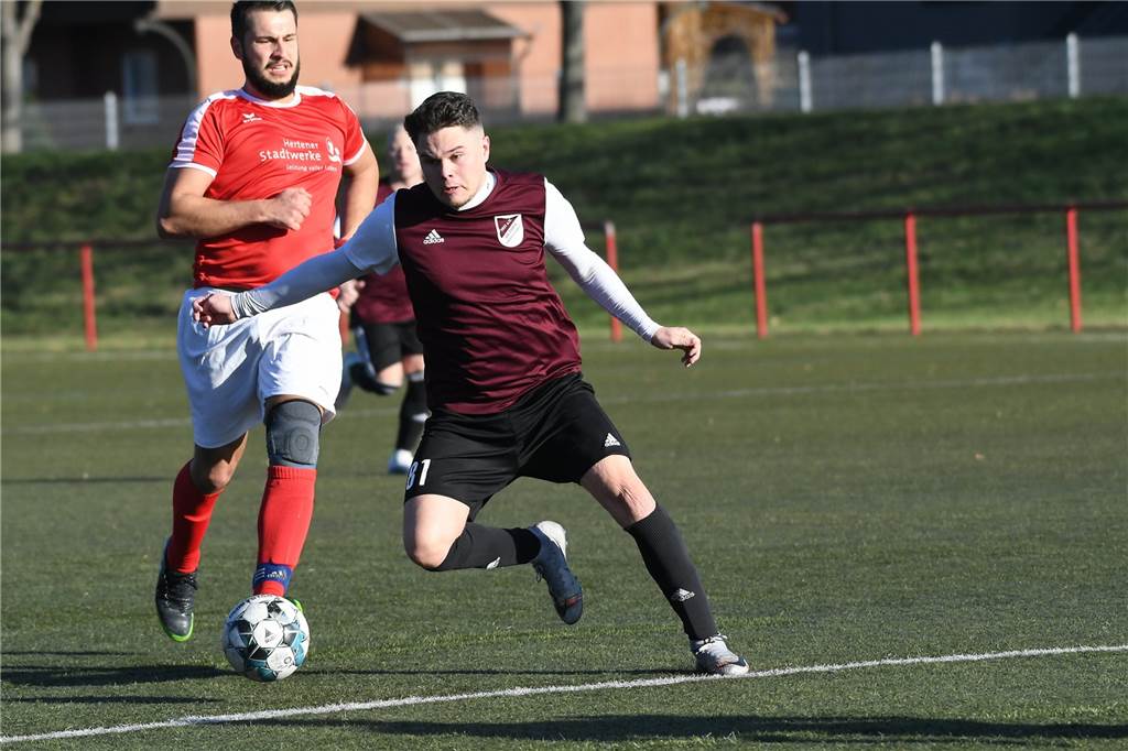 Bei ihrer Premiere musste sich die für Freundschaftsspiele ins Leben gerufene SG Victoria/Sportfreunde IV der Spvg Herten mit 1:5 (0:4) geschlagen geben. Für die SG traf Ibrahim Idriz zum 1:4.