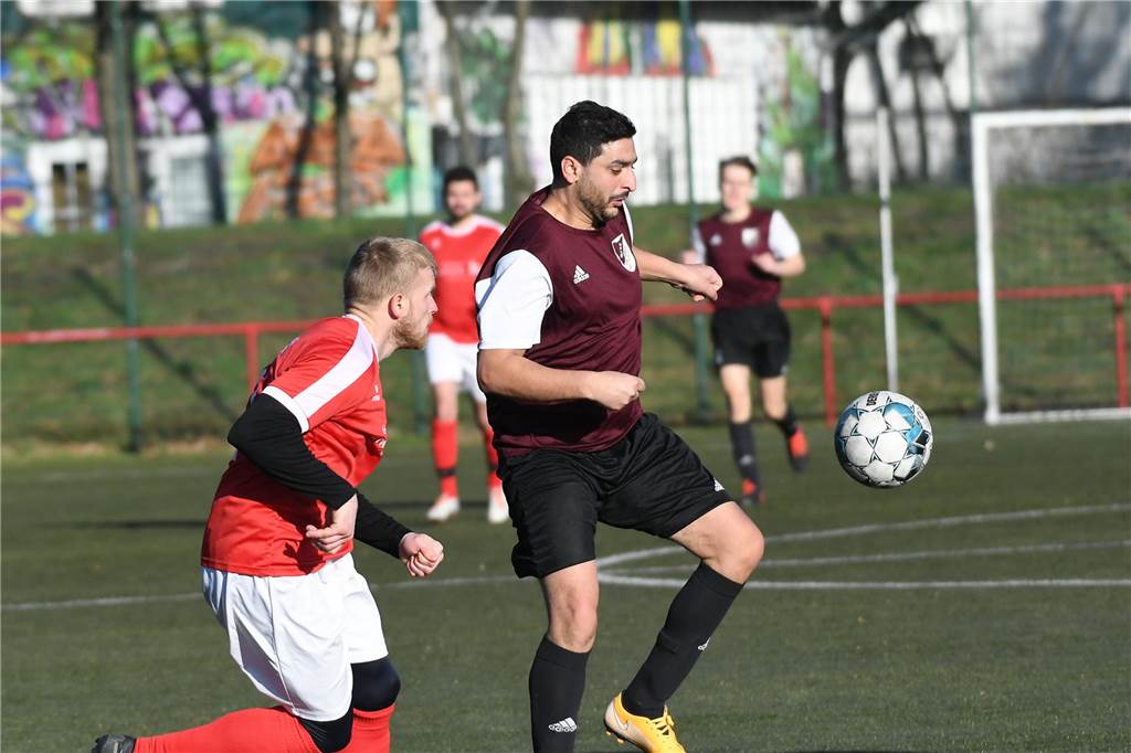 Bei ihrer Premiere musste sich die für Freundschaftsspiele ins Leben gerufene SG Victoria/Sportfreunde IV der Spvg Herten mit 1:5 (0:4) geschlagen geben. Für die SG traf Ibrahim Idriz zum 1:4.