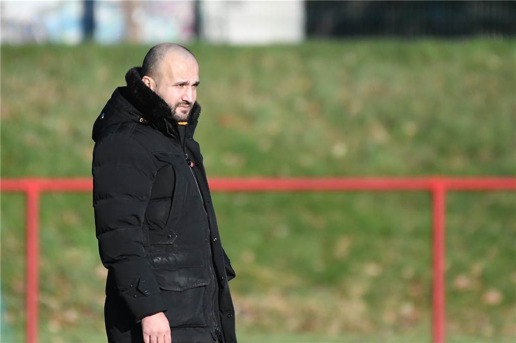 Bei ihrer Premiere musste sich die für Freundschaftsspiele ins Leben gerufene SG Victoria/Sportfreunde IV der Spvg Herten mit 1:5 (0:4) geschlagen geben. Für die SG traf Ibrahim Idriz zum 1:4.
