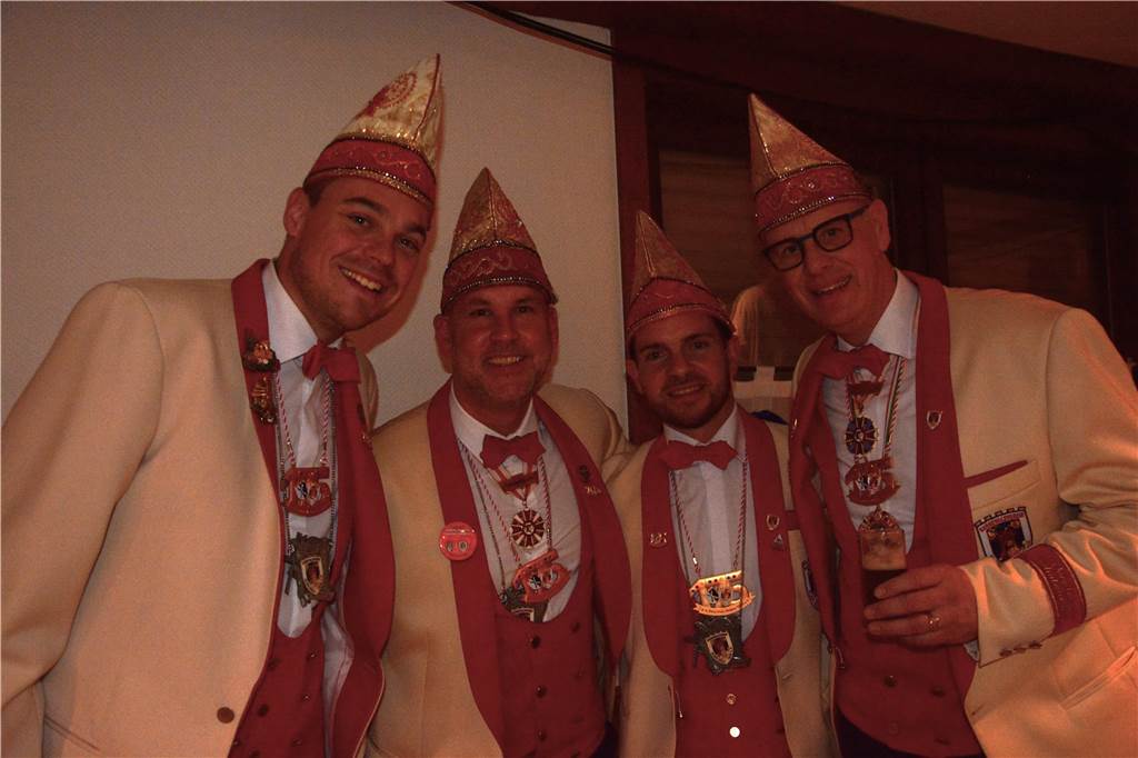 Bei "Karneval meets Comedy" haben die Ottensteiner Burggeister dem Publikum ihr neues Prinzenpaar vorgestellt und eine tolle Show abgeliefert.