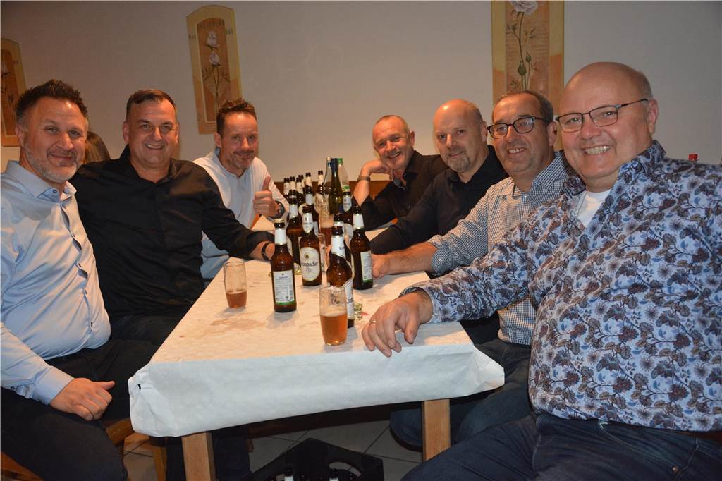 Bei "Karneval meets Comedy" haben die Ottensteiner Burggeister dem Publikum ihr neues Prinzenpaar vorgestellt und eine tolle Show abgeliefert.