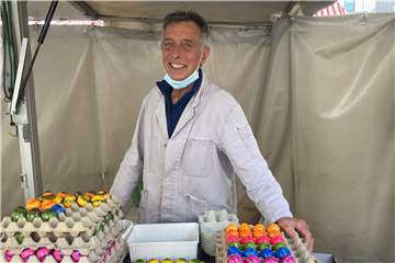 Bei Klaus Eickenscheidt vom Gut Eickenscheidt werden auf dem Wochenmarkt vor allem Eier aus Freilandhaltung gekauft.