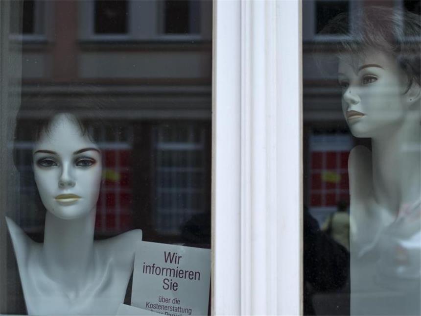 Patientin hat jedes Jahr Anspruch auf neue Echthaarperücke Bei Patienten mit einem totalen Haarausfall zahlt die Krankenkasse in der Regel eine Echthaarperücke. Auch eine jährliche Beschaffung kann gerechtfertigt sein. Foto: Peer Grimm