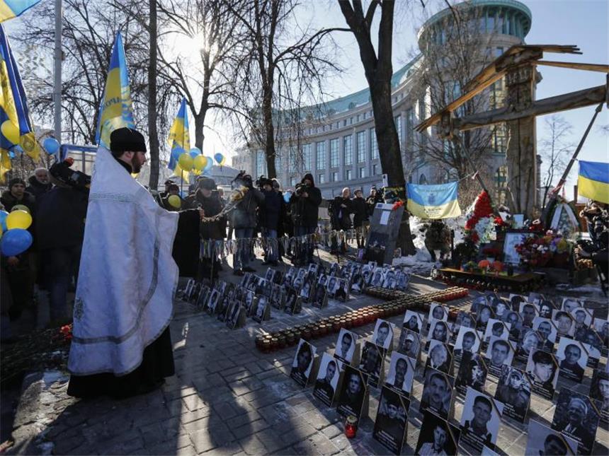 Anti-Ukraine-Proteste in Russland Bei prowestlichen Massenprotesten auf dem Maidan in Kiew sind im vergangenen Jahr rund 100 Menschen ums Leben gekommen. Foto: Roman Pilipey
