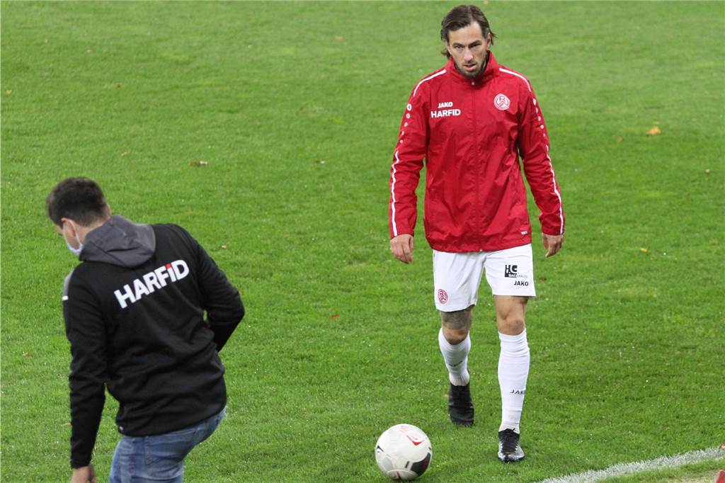 Lüner Fußballprofi findet wohl neuen Verein – und könnte dort auf weiteren Lüner treffen Bei RW Essen pendelte Felix Backszat zwischen Startelf und Auswechselbank.