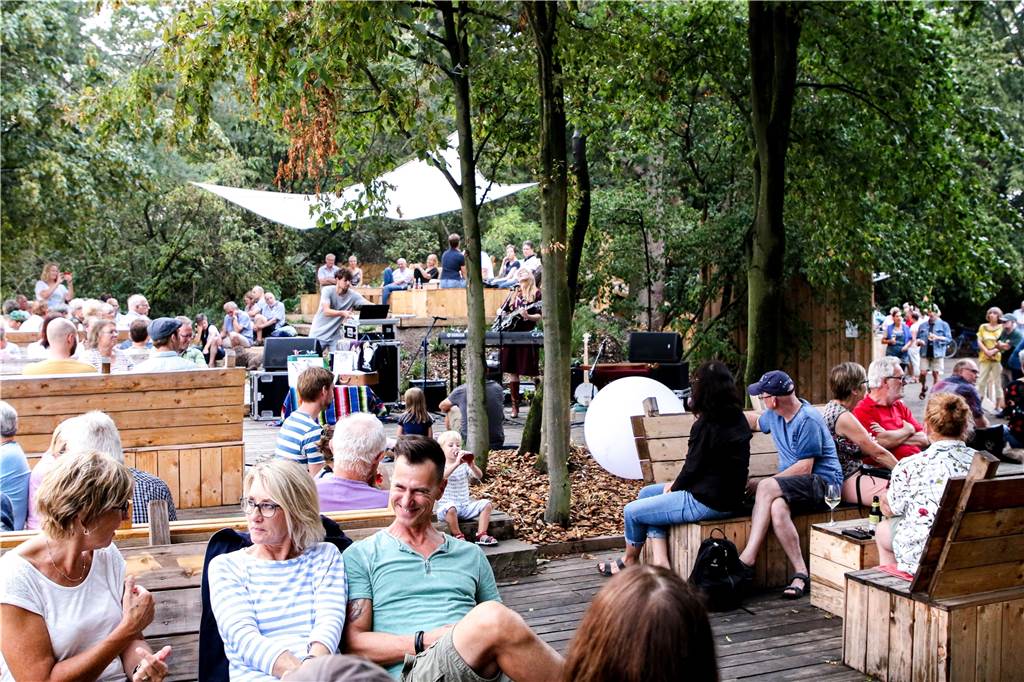 Bürgerpark-Programm in Dorsten vor ungewisser Zukunft Bei schönem Wetter hatte die Kanal-Terrasse viel Flair.