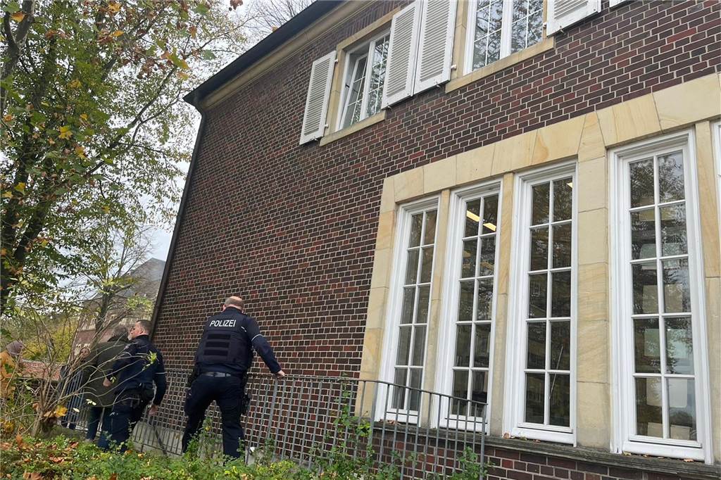 Bei seinem Sprung aus dem ersten Stock des Ahauser Amtsgerichtes hatte sich der Angeklagte schwer verletzt.