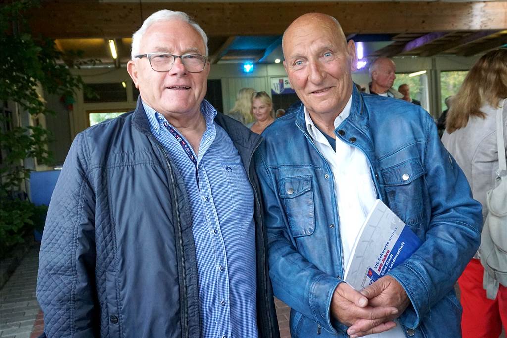 Ein Schwerter Sport-Idol wird 75, aber: „Es gibt keine Feten mehr“ Bei „seinem“ VfL Schwerte war Wolfgang Kleff (re.), hier mit dem langjährigen VfL-Trainer Jochen Vollmer, bei der 100-Jahr-Feier zu Gast.