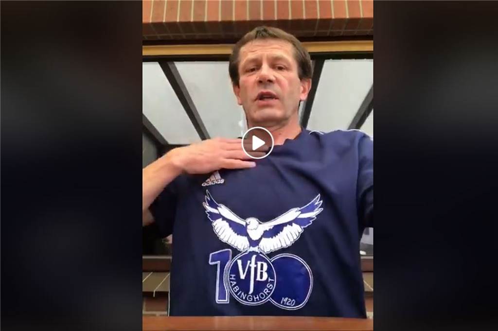 Weltmeister trocknet der alten Dame VfB Habinghorst zum vermiesten Geburtstag die Tränen Bei seiner Videobotschaft präsentierte der VfB-Vorsitzende Peter Limke ein Sweat-Shirt aus der Habinghorster Jahrhundert-Kollektion: mit Wappen, der 100 sowie einem Habicht als Motiv.